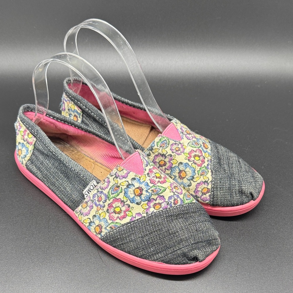 TOMS Youth 4.5 Chambray/Floral Gray Slip Ons